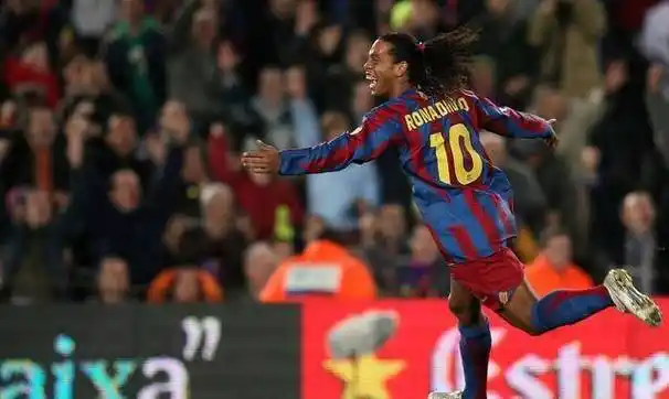 双方球员在 双方球员在