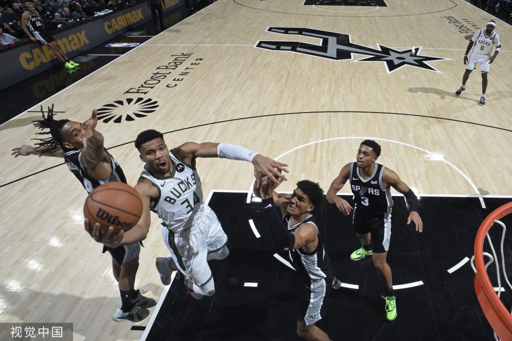 带领队员进 带领队员进