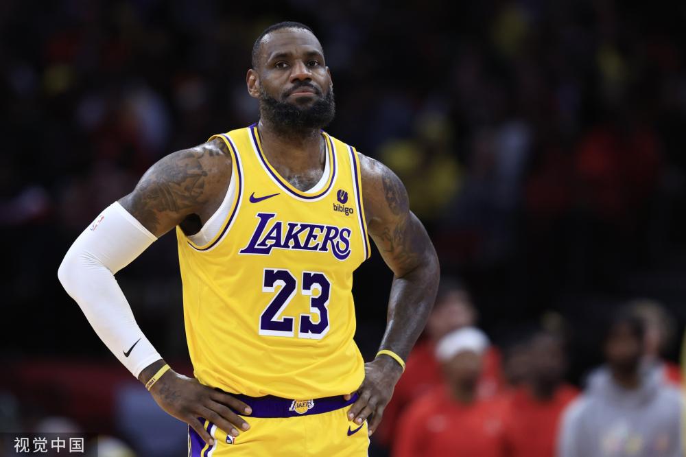 记者们纷纷 记者们纷纷